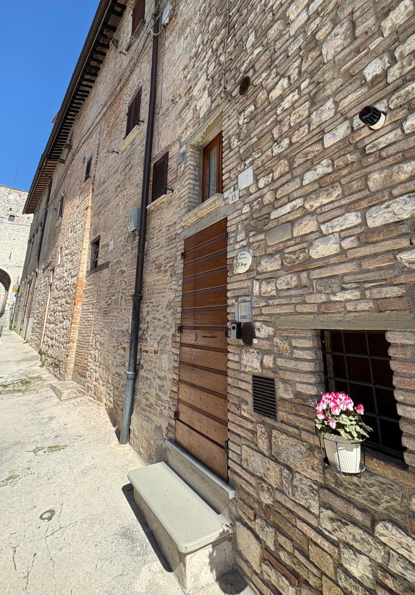 Casa Vacanze Il Borgo Губио Екстериор снимка
